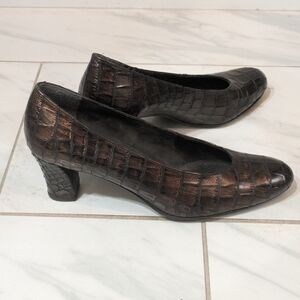 Stuart Weitzman Dark Brown Genuine Crocodile Heels | 2.5” Heel | Size 7M